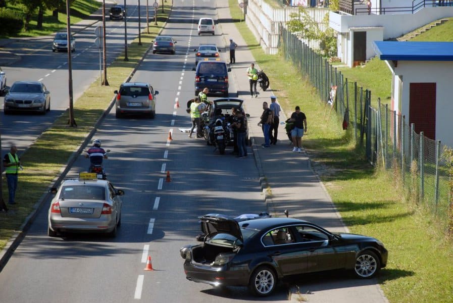 moto klub tuzla i mup tk organizuju akciju u tuzli pogledaj dva puta spasi zivot