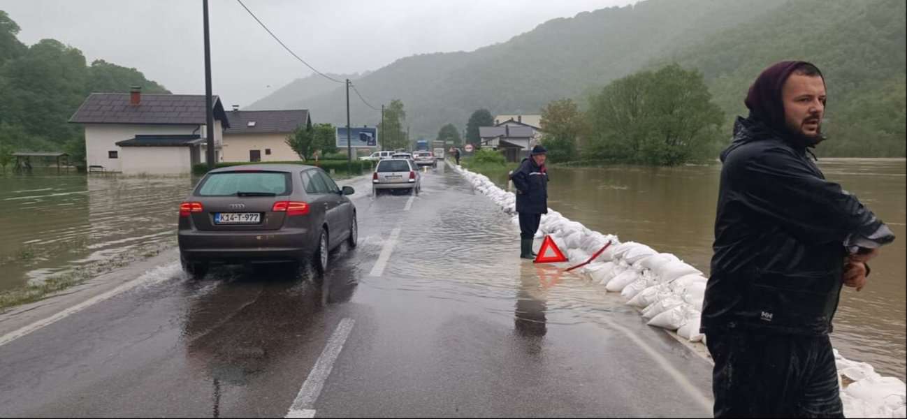 Alarmantno U Krajini U Biha U Vi E Naselja Poplavljeno Tuzla L Ve