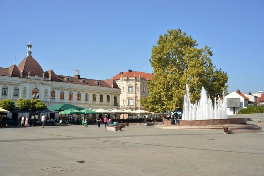 sluzba za inspekcijske poslove grada tuzla objavila je da je zabranjeno organizovati politicke skupove tokom predizborne kampanje na trgu slobode odredjene i novcane kazne