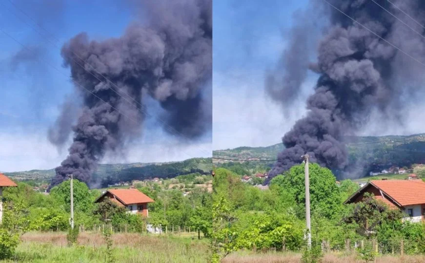 Gori Firma Dom Smreka U Mjestu Je Inac Kod Srebrenika Tuzla L Ve