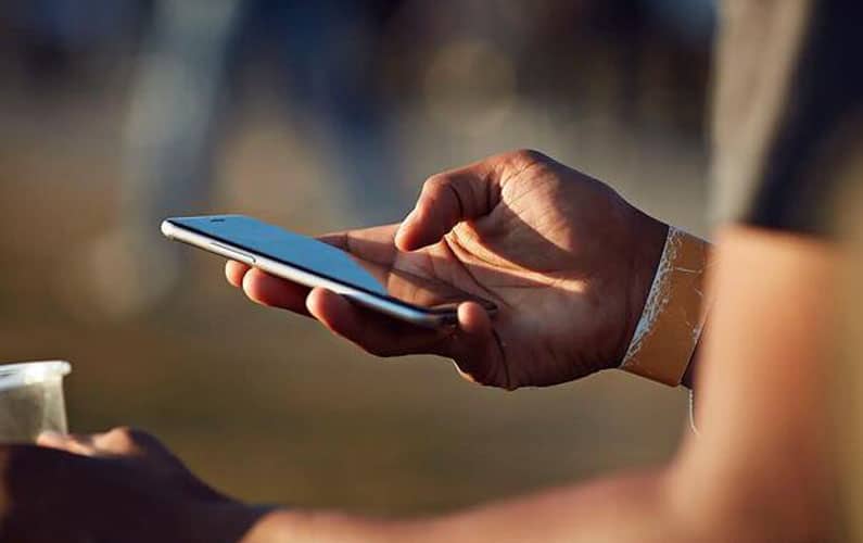 mladi koriste poruke ne vole razgovor mobilni telefon istrazivanje britanska agencija