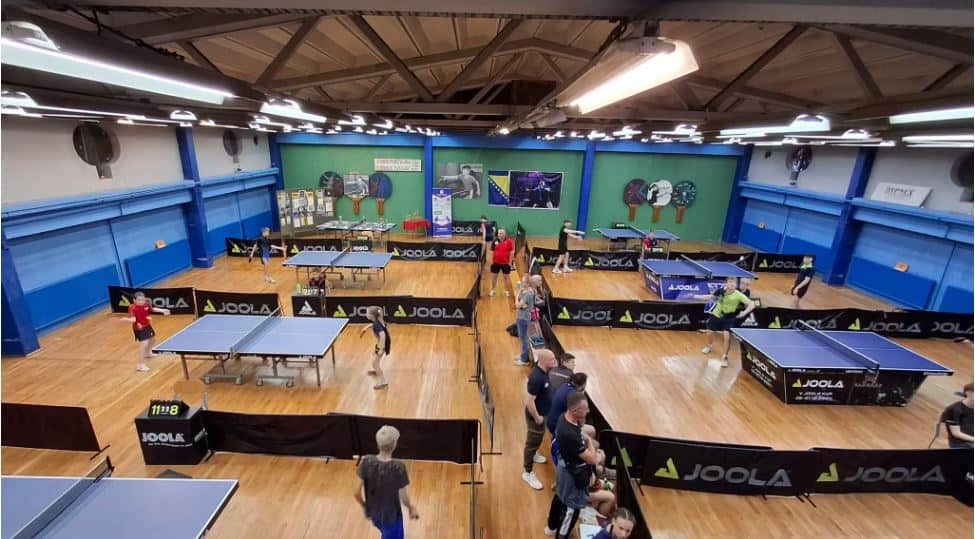 tokom zimskog raspusta u tuzli je organizovana besplatna skola stonog tenisa