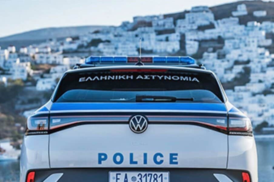 redsjednik grčke opštine Makrineja Kostas Aleksandris (51) ubijen je iz zasjede kada je pucano na njegov automobil, nakon čega je izgubio kontrolu nad vozilom i sletio u provaliju