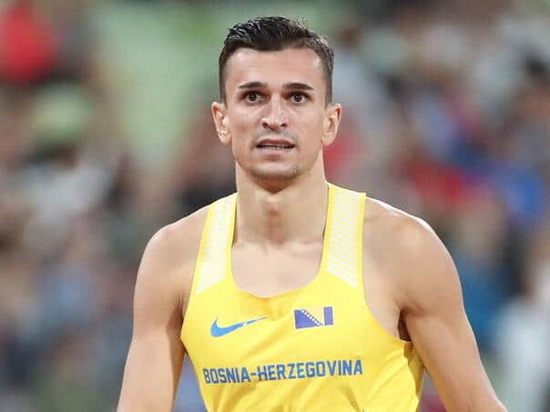 abedin mujezinovic bh atleticar srednjoprugas osvojio je zlčatnbiu medalju na balkanskom dvoranskom prvenstvu u beograda u utrci na 800 metara