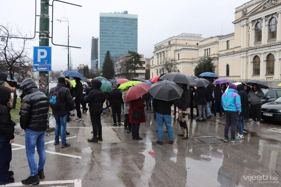 gradjani sarajeva i danas izlaze na proteste povodom tragicne tramvajske saobracajne nesrece