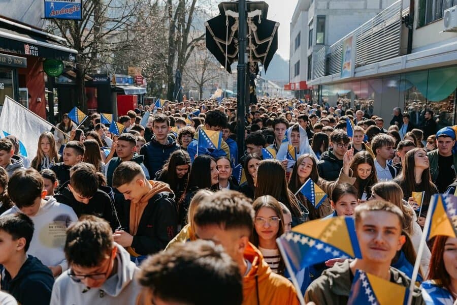 ucenici sirom tk obiljezili dan nezavisnosti bih