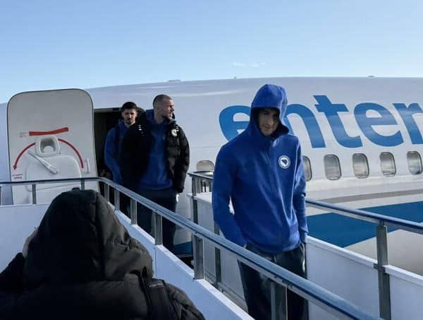 Bh. reprezentativci sletjeli u Cardiff, slijedi press konferencija