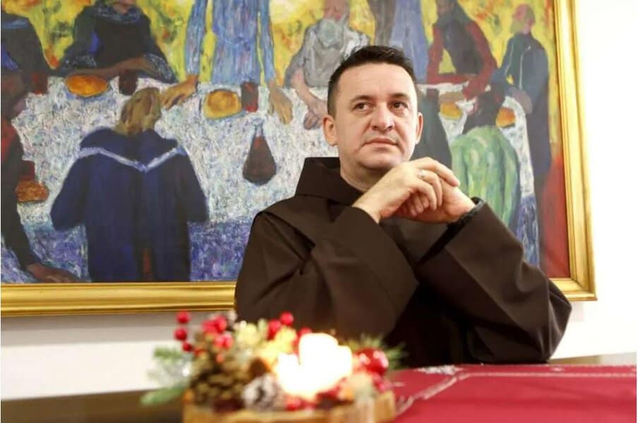 fra zeljko nikolic gvardijan franjevackog samostana svetog petra i pavla u tuzli uputio uskrsnju poruku