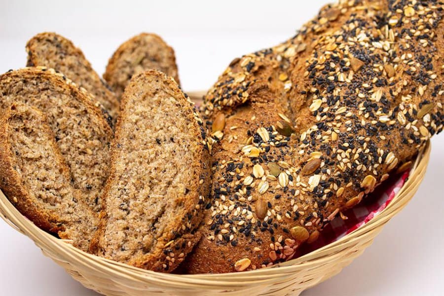 integralni hljeb u svakom slucaju mnogo je zfdraviji od bijelog kada ga konzumirate umjesto bijelog manja je vjeravotnoca od oboljenje dijabetesa