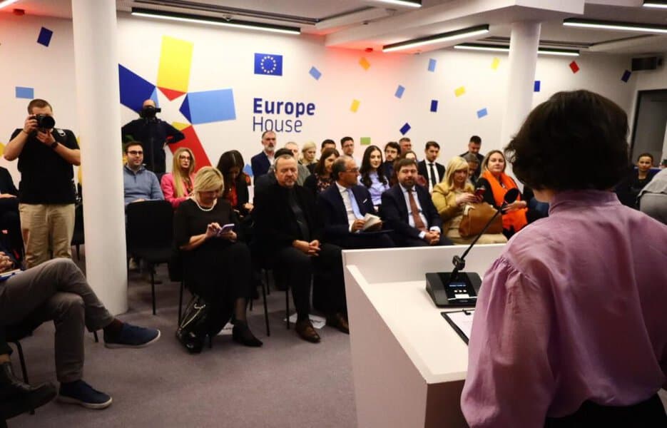 u sarajevu odrzana konferencije kritički glasovi pod pritiskom na kojoj su izneseni podaci o stanju u medijima i novinarstvu bih tacnije io napadima i prijetnjama