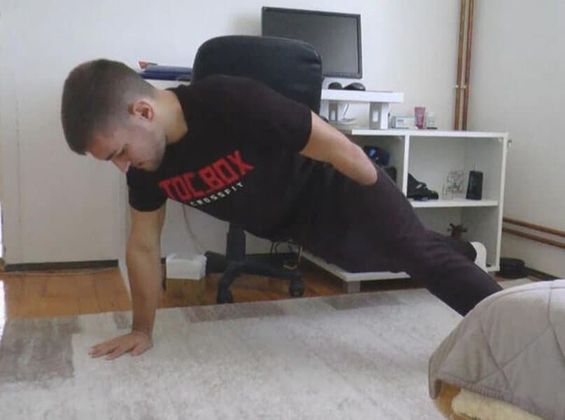 davor cajic momak koji nema saku lijeve ruke oborio ginisov rekord u sklekovima