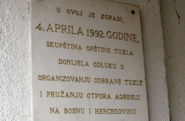 danas dan prije nego li je godisnjica obiljezen 4 april dan odluke o dobrani tuzle 1882 godine