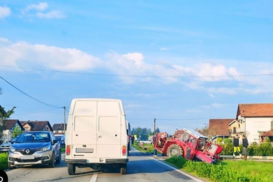 u teskoj saobracajnoj nesreci koja se dogodila u mjestu suvo polje gdje je doslo do sudara automobila i traktora jedna osoba je povrijedjena