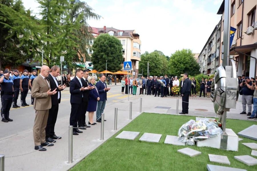 u tuzli i lukavcu obilezene dan policije tlk