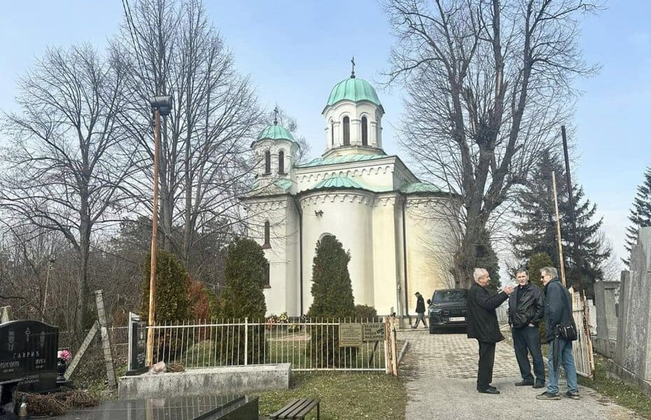oskrnavljen hram na pravoslavnom groblju u tuzli medjureligijsko vijece bih osduilo ovaj incident