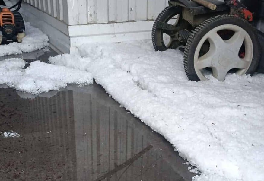 jako nevrijeme praceno ledom pofogodilo podrucje gradacca led napadao ka snijeg