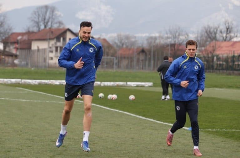na prvom treningu koji su fudbaleri bih odradili u torntu prikljucio im se i haris tabakovic