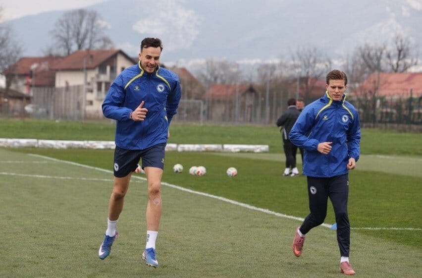 na prvom treningu koji su fudbaleri bih odradili u torntu prikljucio im se i haris tabakovic