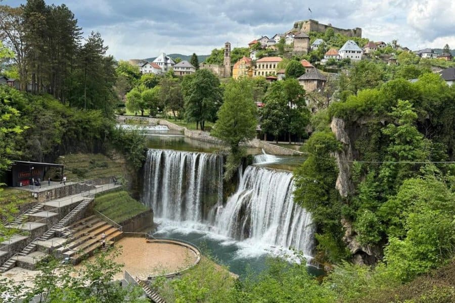 nakon nekoliko opcina i gradova koje su zabranile zajednicko gledanje utakmica bih na sp , u jajcu su napravili odlican potez i organizovazt ce zajednicko gledanje svih utakmica bih i hravtske na sp