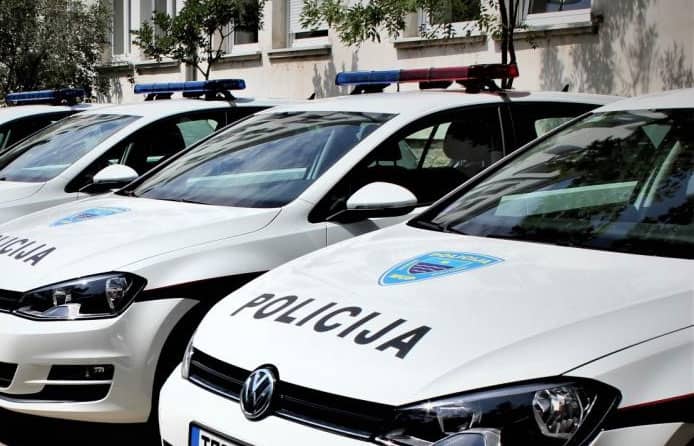 policija u neumu uhapsila trojicu tuzlaka kod kojih je prilikom provjere pronasla drogu