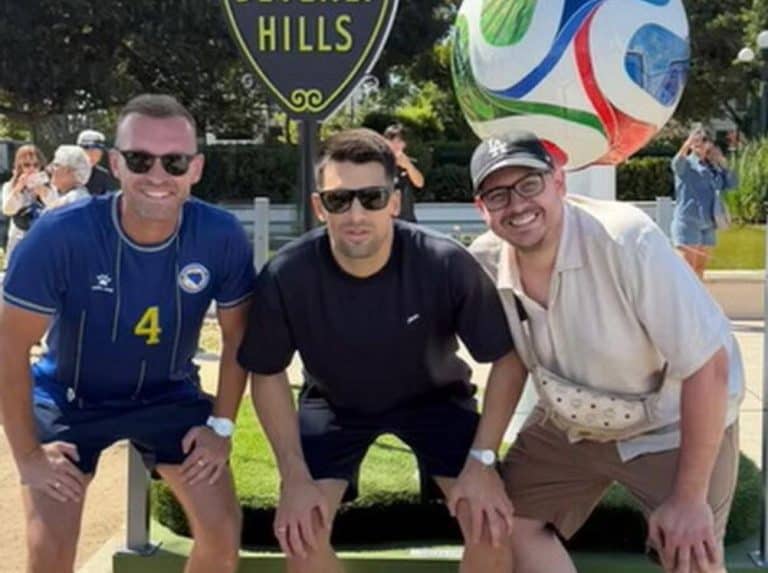 povrijedjeni golman reprezentacije bih stigao je u los angeles kako bi bodrio saigrace u utakmivic protiv svicarske