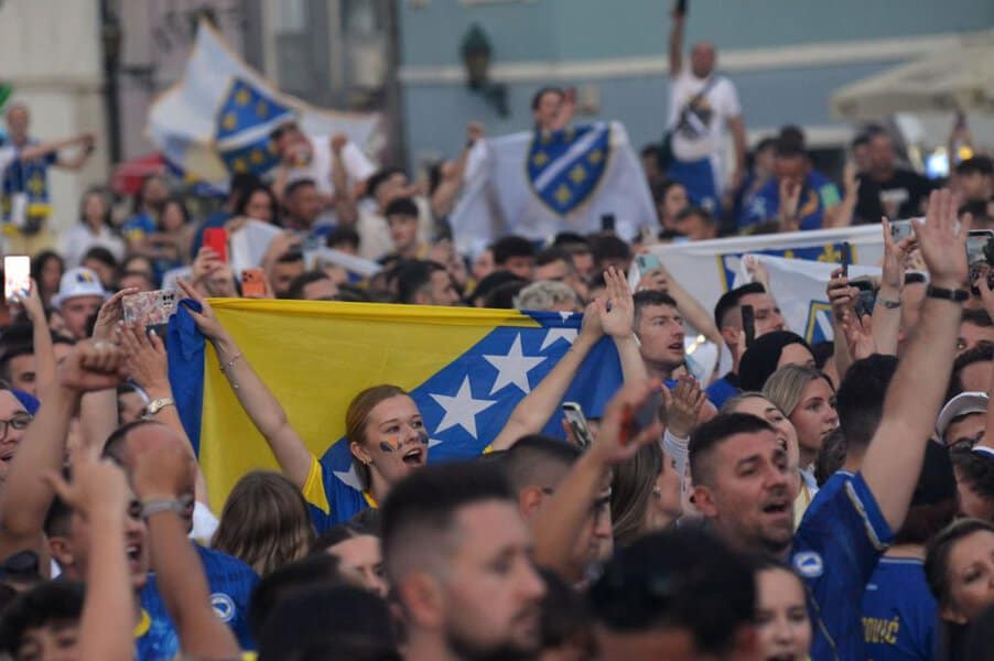 tuzlaci bodrili fudbalere bih u utakmici protiv svicarske u okviru drugog kola grupne faze sp