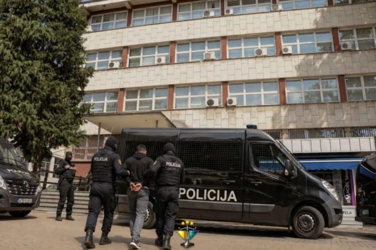 sluzbenici mupa usk u akciji uhapsili tri policajca u velikoj kladusi oesumnjiceni za korupciju