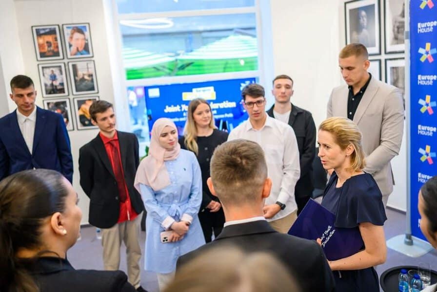 grupa mladih iz cijele bih ucestvovala na sastanku sa kajom kalas eu prenijeli probleme s kojim se susrecu