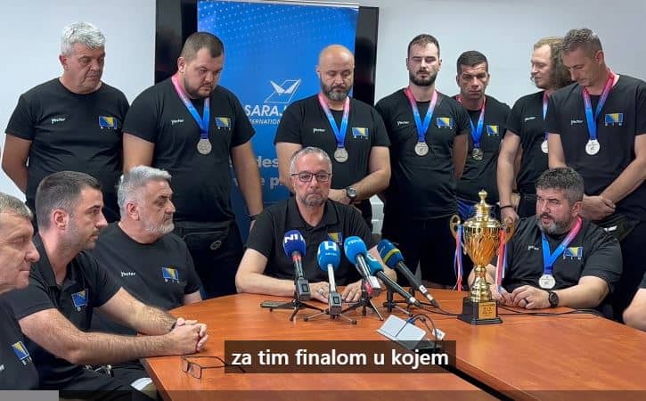 reprezentacija bih u sjedecoj odbojci vratila se u sarajevo sa sp u kini odakl e donose srebrenu medalju