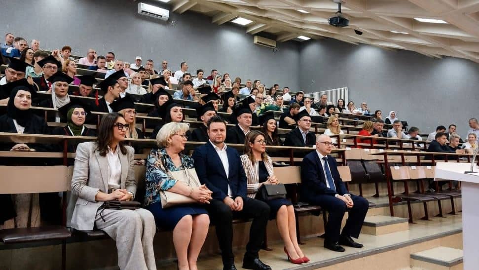 danas je u sklopu 50 godina postojanja i rada i univerziteta u tuzli na filozofskom fakultetu odrzana promocija 28 novih doktora nauka