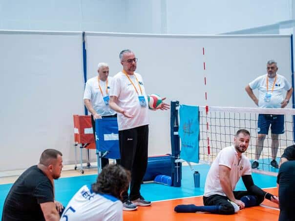 radi najavljenog tajfuna bavi koji treba da pogodi kinu, sve sportske aktivnosti su odgodjene do poboljsanja vremenskih uslova pa tako i utakmice sp u skedecoj odbojci gdje su nasi igraci trebali danas odigrati derbi grupe protiv selekcije irana