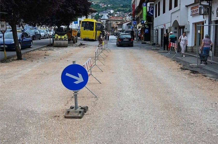 tokom radova kojei su sinoc izvodjeni na bascarsiji u sarajevu radnici pronasli kosti za sada nije poznato porijeklo