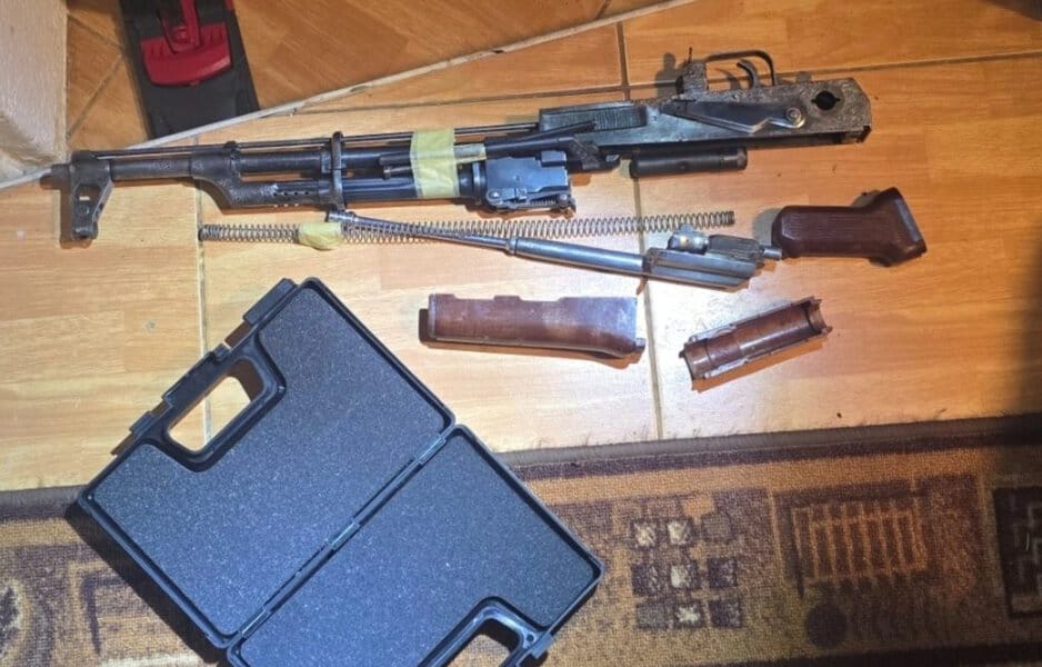 policija uhapsila osumnjicenog za izazivanje opce opasnosti u tuzli koji je pucao iz vatrenog oruzja prilikom pretresa pronadjeno oruzje