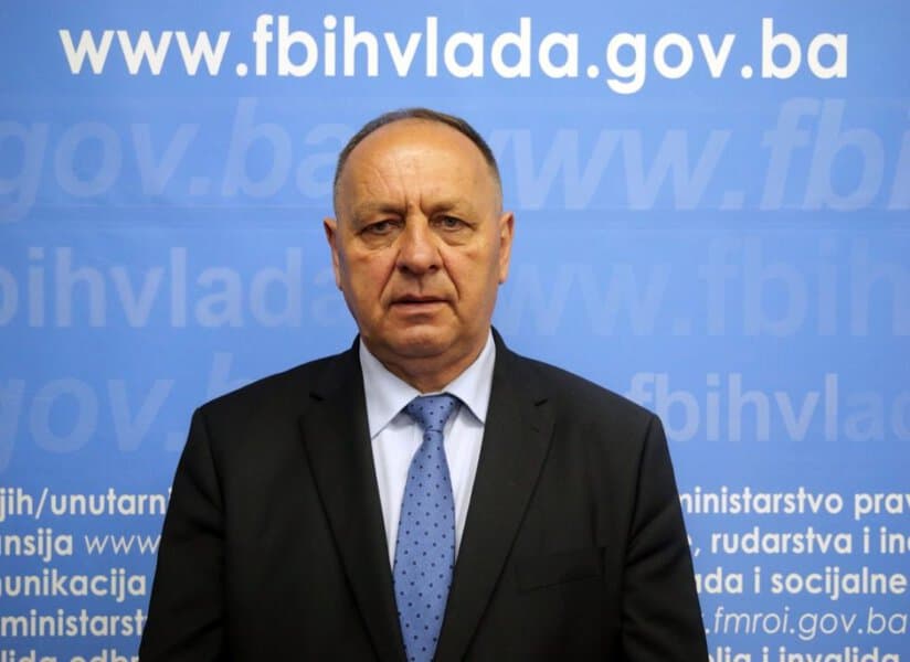 poskok izvrsio pretrese u ministarstvu zdrvstva fbih ministru rimcu i njegovom savjetniku oduzeti mobilteli