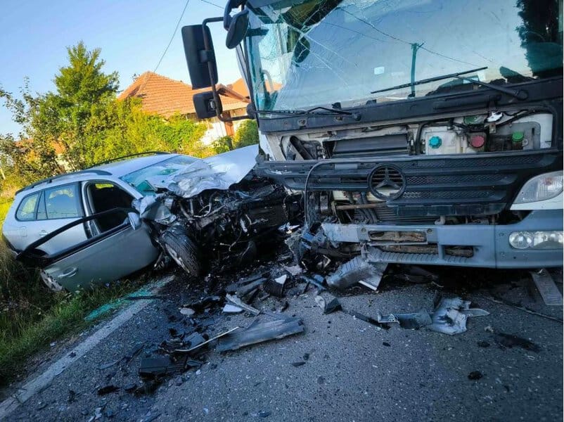u sudrau kamiona i automobila u donjim vukovijama kod kalesije povrijedjene su ttri osobe