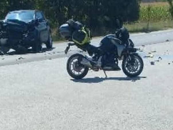 u teskoj saobracajnoj nesreci kdo doboja poginuo motociklista nakon kontakta sa automobilom