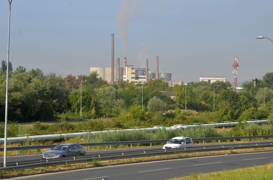 za danas je gradsko vijece tuzla najavilo hitnu sjednicu povodom ispustanja prasine iz te tuzla gradjani najviuli novo okupljanje ako se propblem ne rijesi