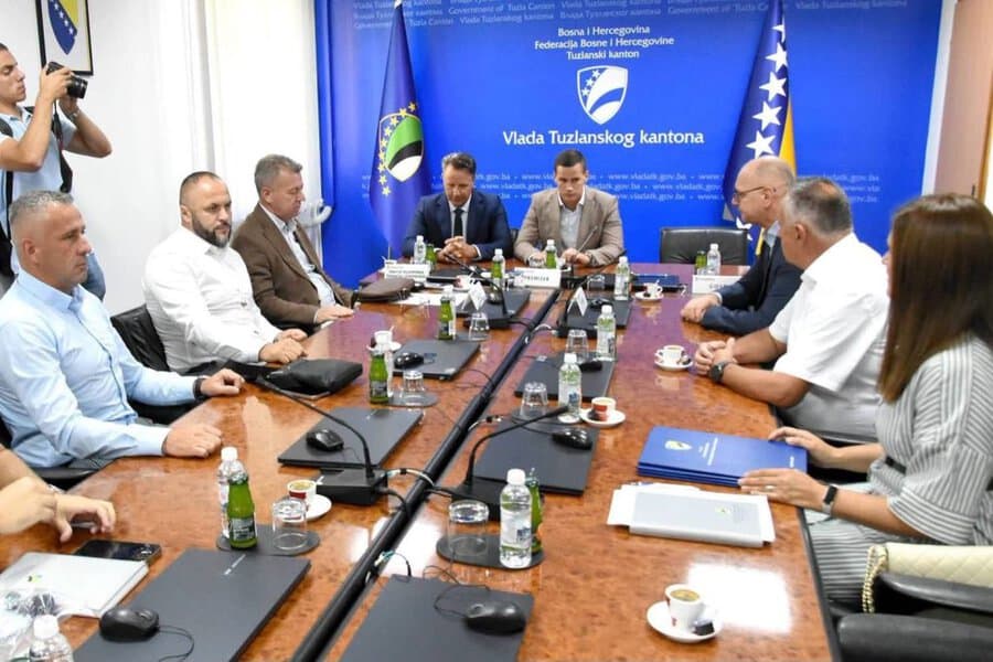 vlada tk izdvojila sredstva za sistem vodosnabdijevanja tkj, njegovog unaprijedjenja za gradove tuzla i gradacac