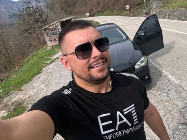 policija traga za zeljkom vujovicem koji je osumnjicen da je na konjskim trkama kod bilece gazio ljude automobilom osumnjicen je za krivicno djelo ubistvo u pokusaju