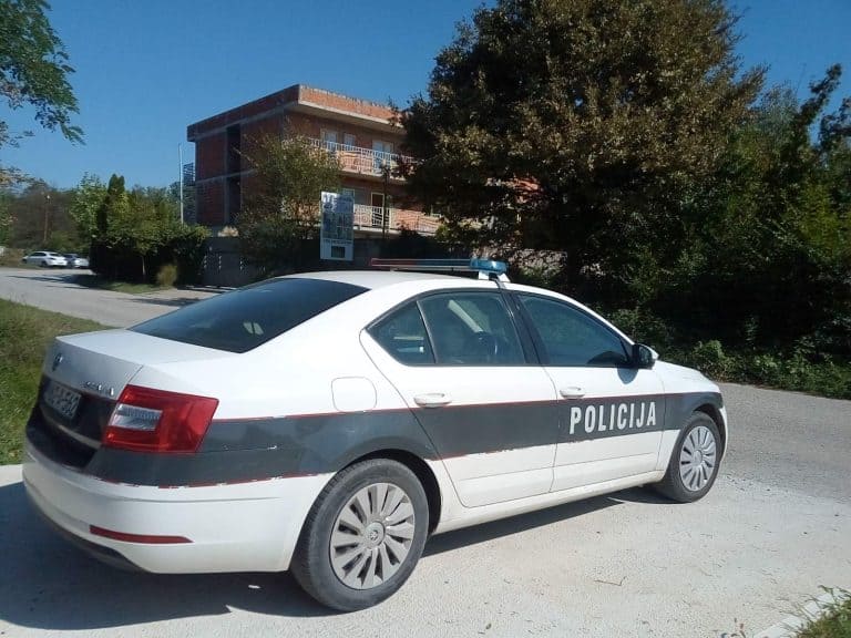 nakon zavrsetka uvidjaja u starackom domu kod člukavca na kome je izbio pozar prilikom kojega su povrijedjene dvije osobe ughapsen vlasnik objekta