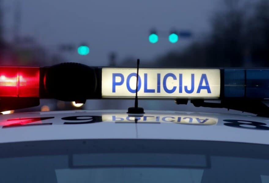jutros je u napadu povrijedjen policajac u sirokom brijegu napadaca u bjekstvu sve raspolozive policijske snage ukljucenje u potragu