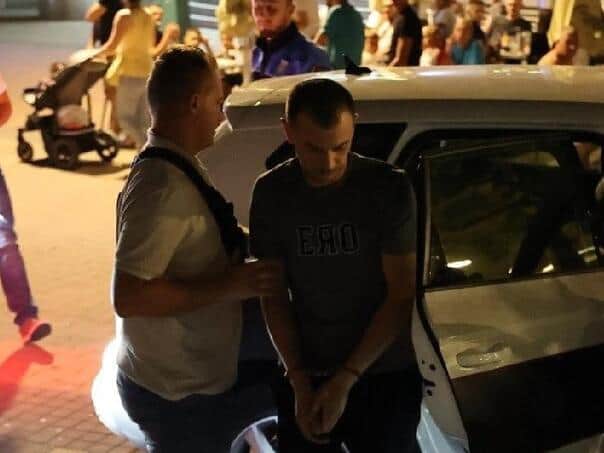vozac koji je povrijedio tgroje djece nakon sto je pod dejsztvom alkohola izletio sa kolovoza i udario u zid dvotrista porodicne kuce predat tuzilastvu usk