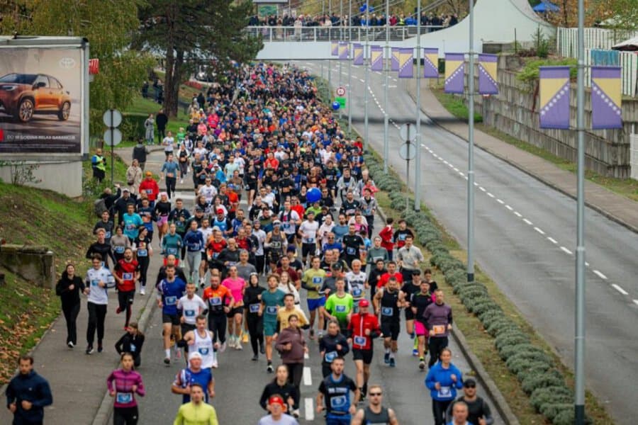 danas je u tuzli odrzan jubilarni deseti tuzlanski maraton koji je okupio 1100 takmicara iz 17 zemalja