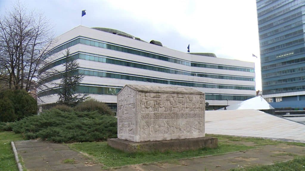 zaposlenici napustanje drzavne institucije bih male place