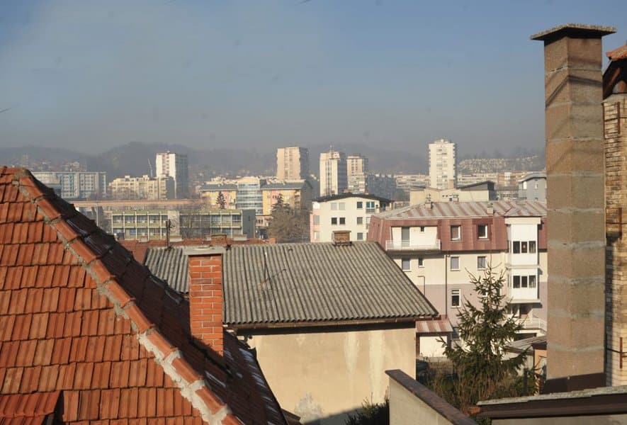 mjerne jedinice jutros pokazuju da je zrak u tuzli nezdrav