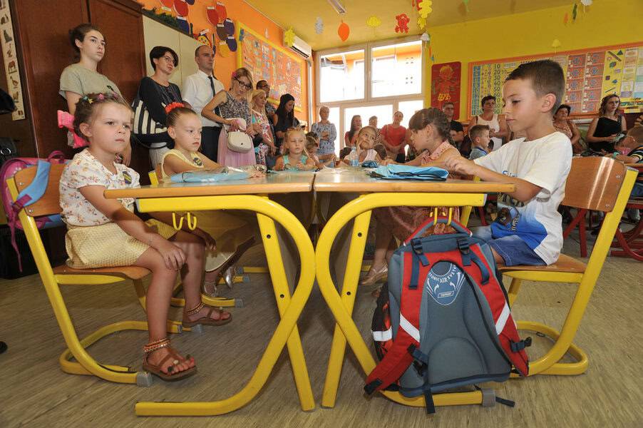 danas je u osnovnim i srednjim skolama tuzlanskog kantona pocelo drugo polugodiste