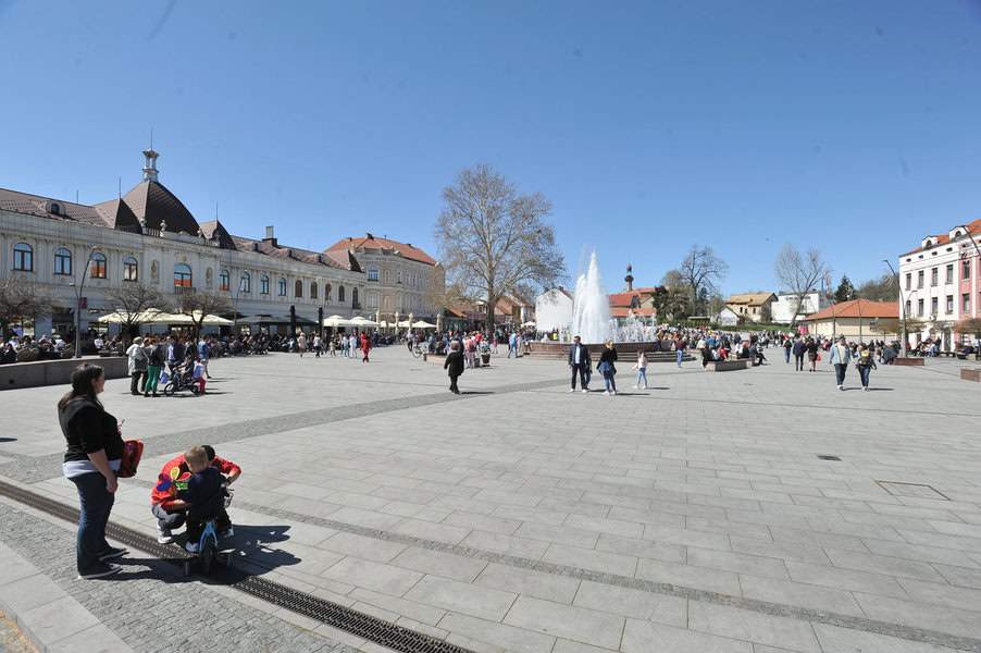 Sutra na Trgu slobode deveti Sajam 65+ u Tuzli