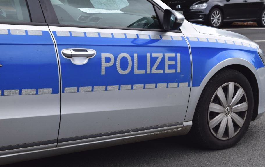 njemacka policija pohapsila je jucer bandu koja je u posljednjih pet mjeseci pocinila 22 pljacke vecina uhapsenih drzavljani bih