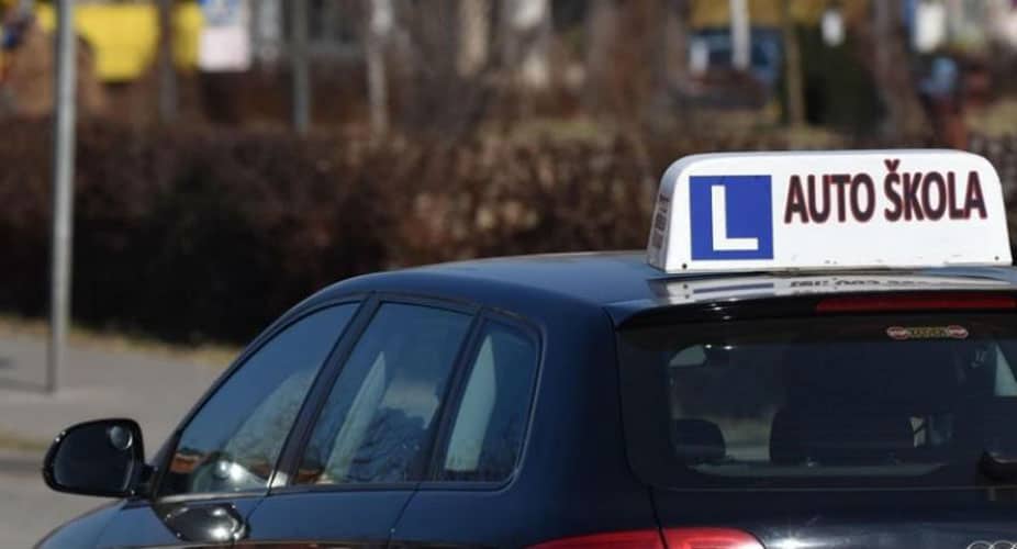 Protest u Tuzli zbog novih pravila u procesu obuke vozača