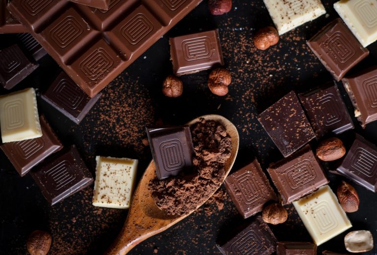 velike cijene kakaa mogu proizvesti nestasicu cokolade ekonomisti ne predvidjaju trend opadanja cijene kakak u 2024 godini